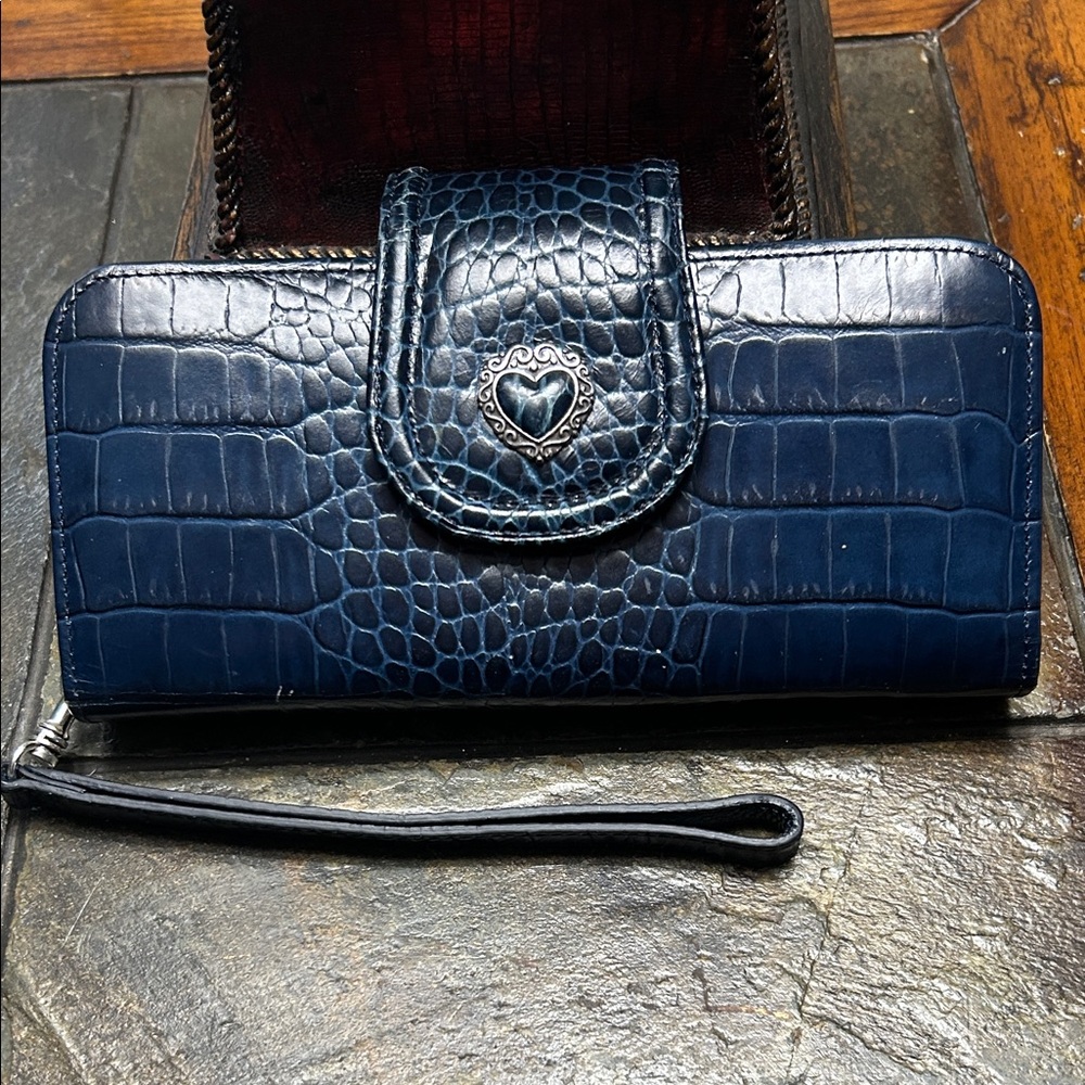 Brighton Elegant Blue Leather Crocodile-Embossed Women's Clutch Wristlet Wallet
